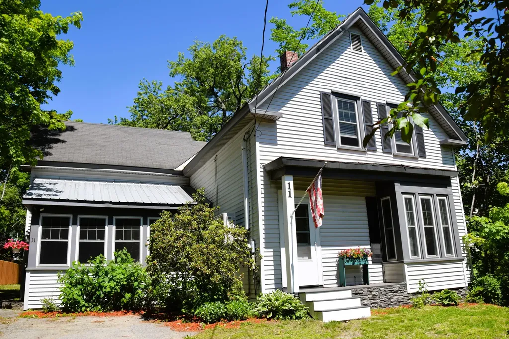 11 Bridge Street Skowhegan ME 04976