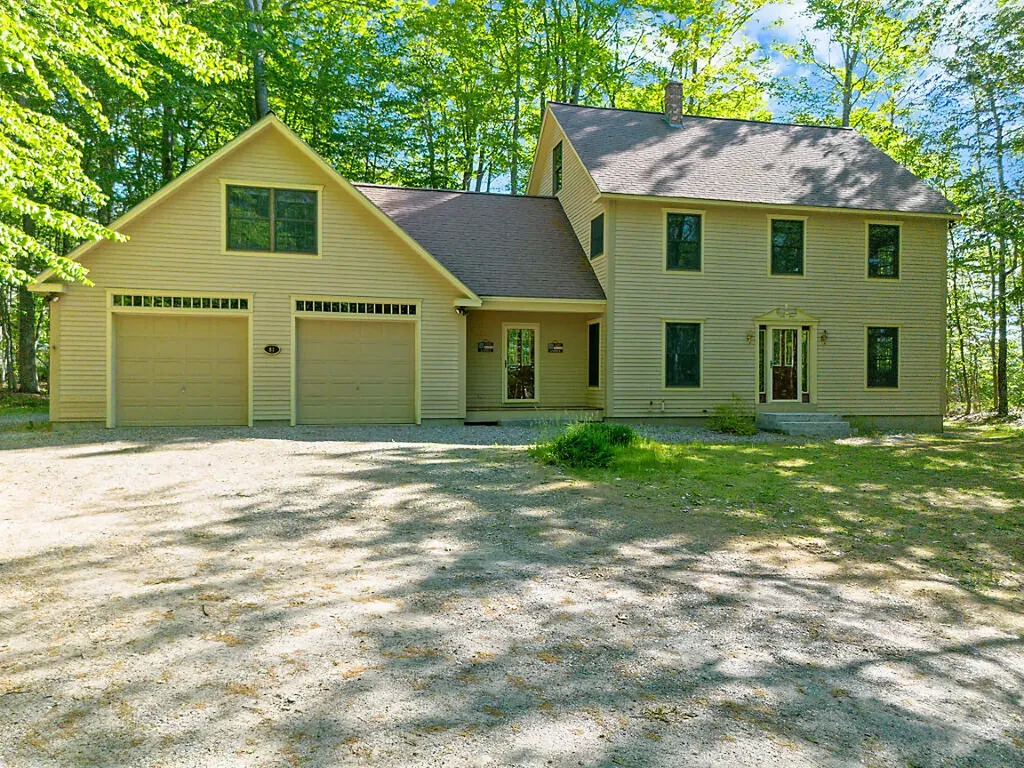 87 Memorial Drive Winthrop ME 04364