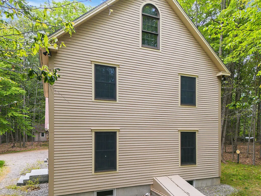 87 Memorial Drive Winthrop ME 04364