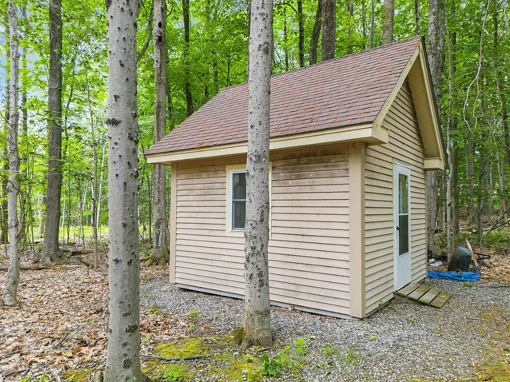 87 Memorial Drive Winthrop ME 04364