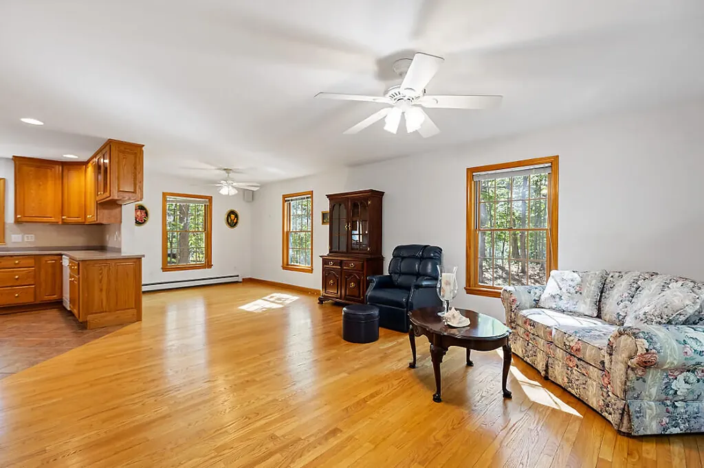 87 Memorial Drive Winthrop ME 04364