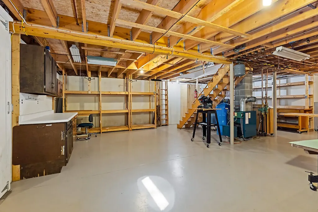 87 Memorial Drive Winthrop ME 04364