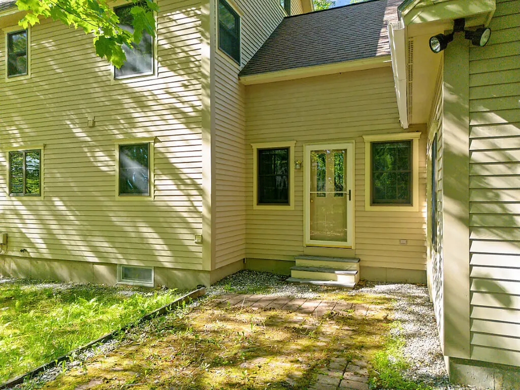 87 Memorial Drive Winthrop ME 04364