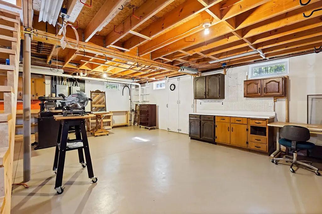 87 Memorial Drive Winthrop ME 04364