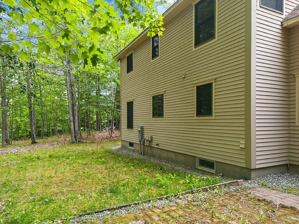 87 Memorial Drive Winthrop ME 04364