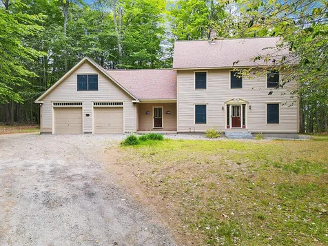 87 Memorial Drive Winthrop ME 04364