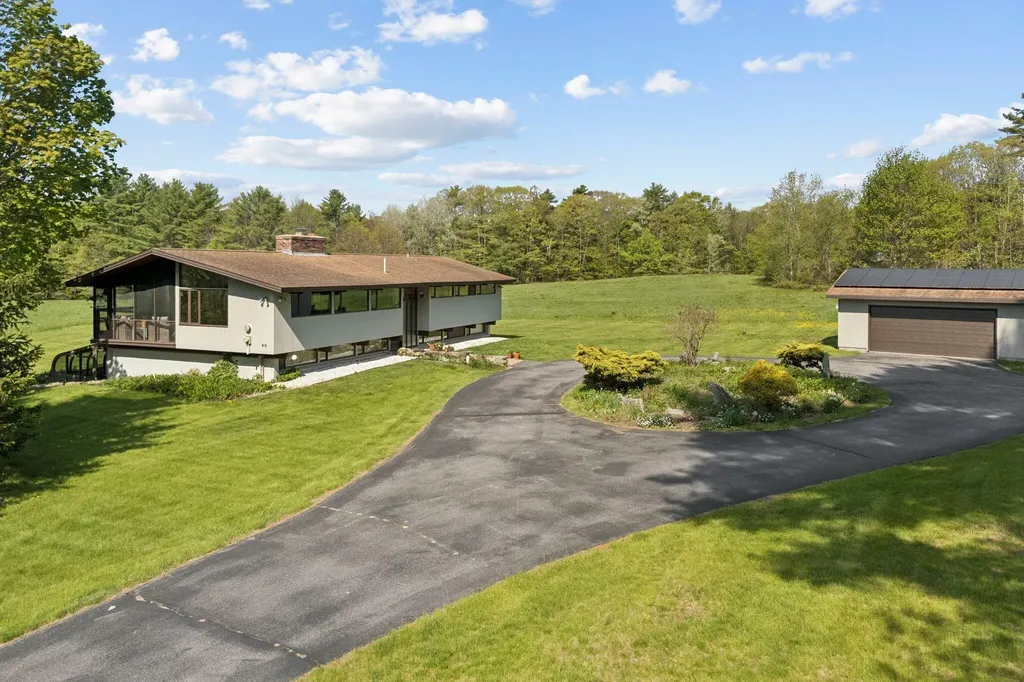 98 Field Road Falmouth ME 04105