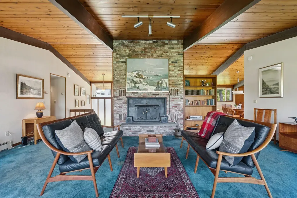 98 Field Road Falmouth ME 04105