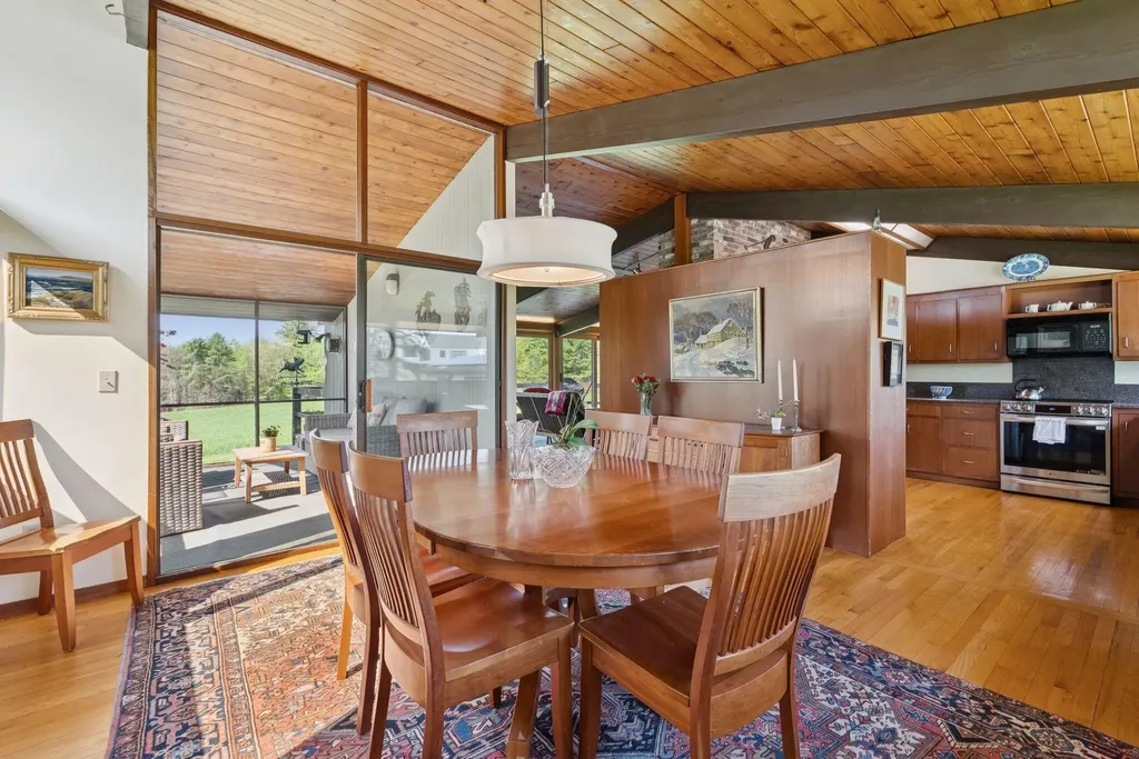 98 Field Road Falmouth ME 04105