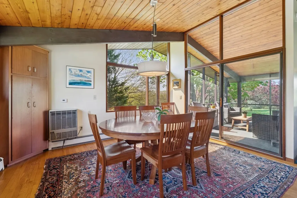 98 Field Road Falmouth ME 04105