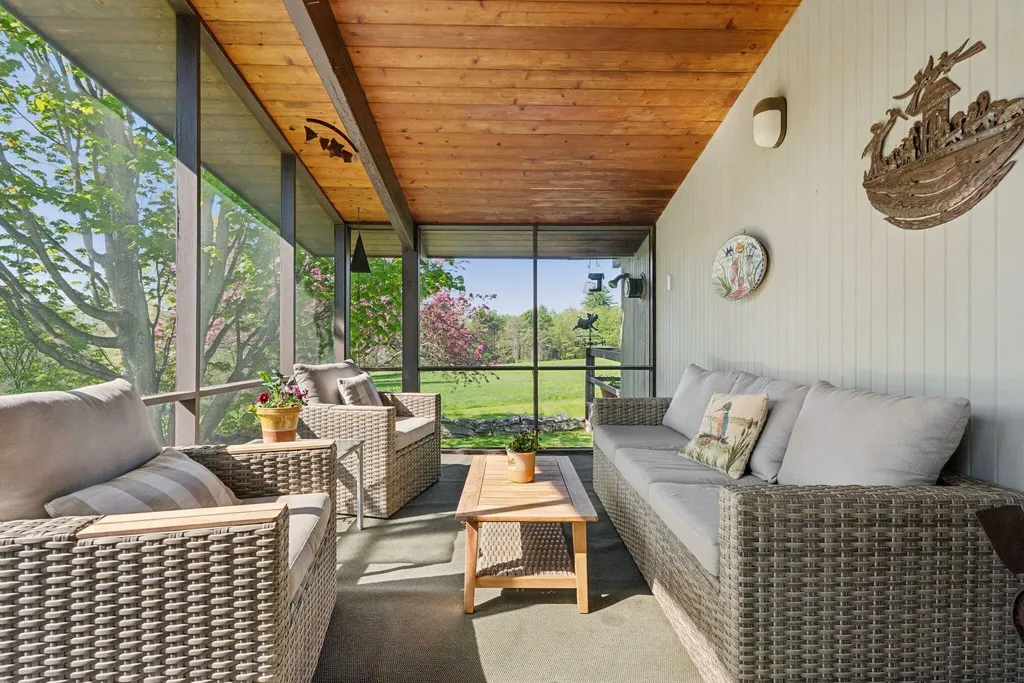 98 Field Road Falmouth ME 04105
