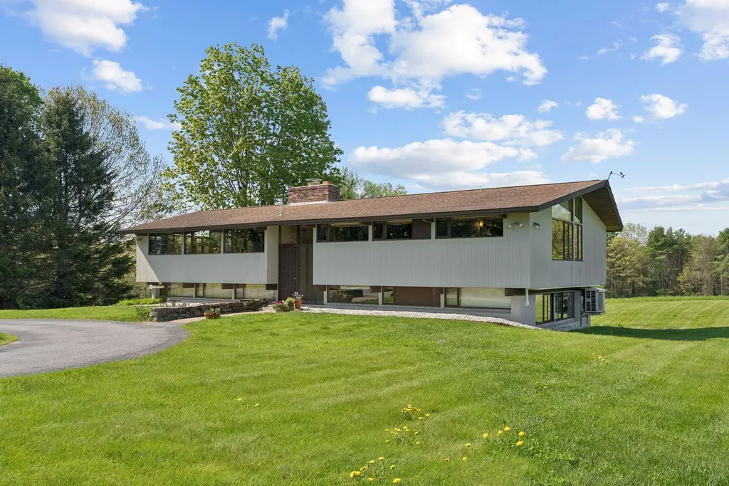 98 Field Road Falmouth ME 04105