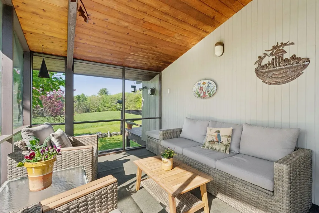 98 Field Road Falmouth ME 04105
