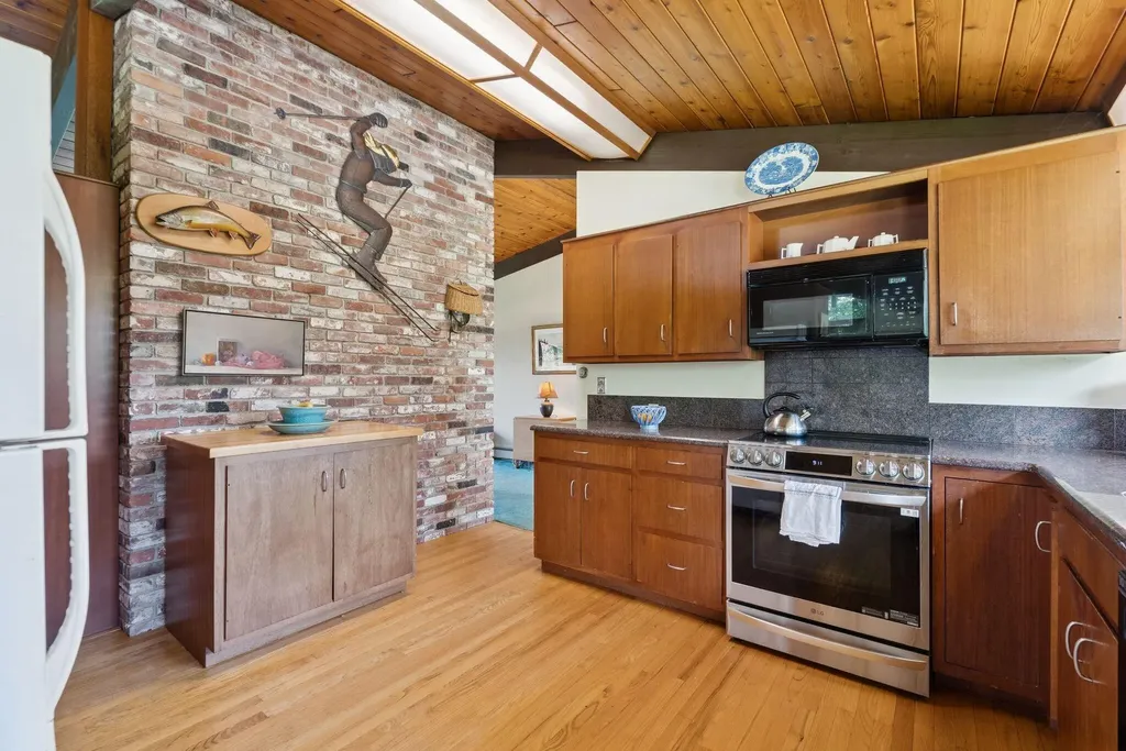 98 Field Road Falmouth ME 04105