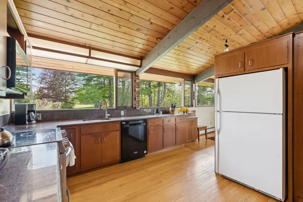 98 Field Road Falmouth ME 04105