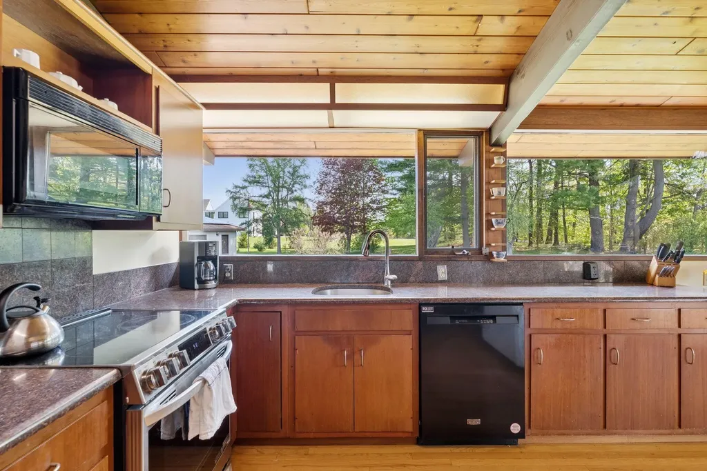 98 Field Road Falmouth ME 04105