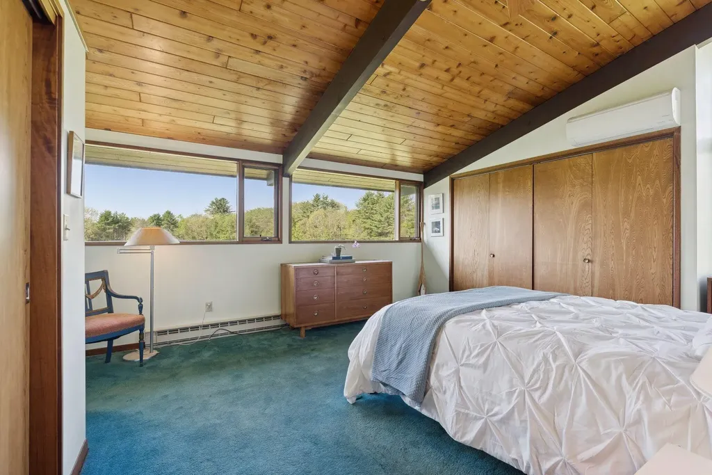 98 Field Road Falmouth ME 04105