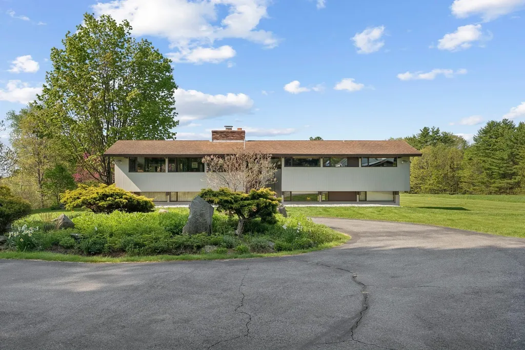 98 Field Road Falmouth ME 04105