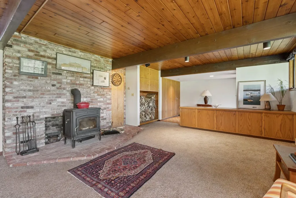 98 Field Road Falmouth ME 04105