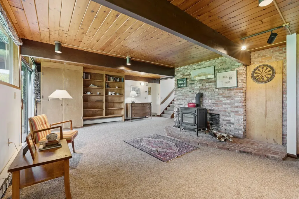 98 Field Road Falmouth ME 04105