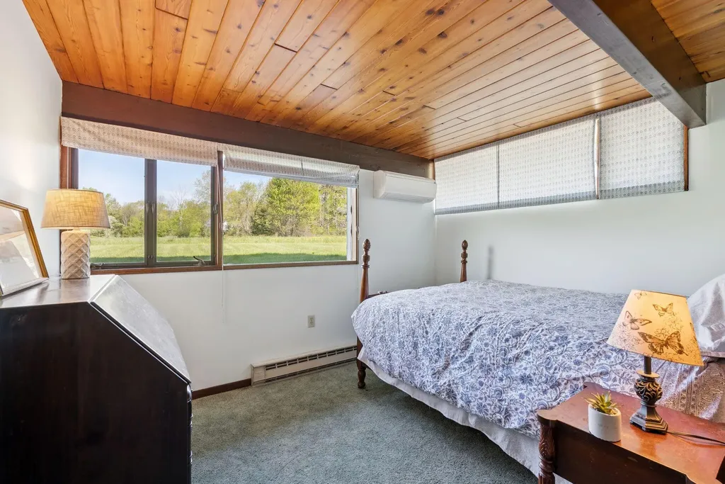 98 Field Road Falmouth ME 04105