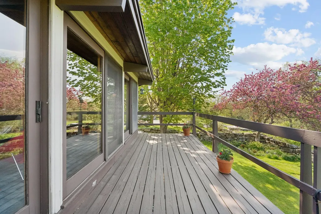 98 Field Road Falmouth ME 04105