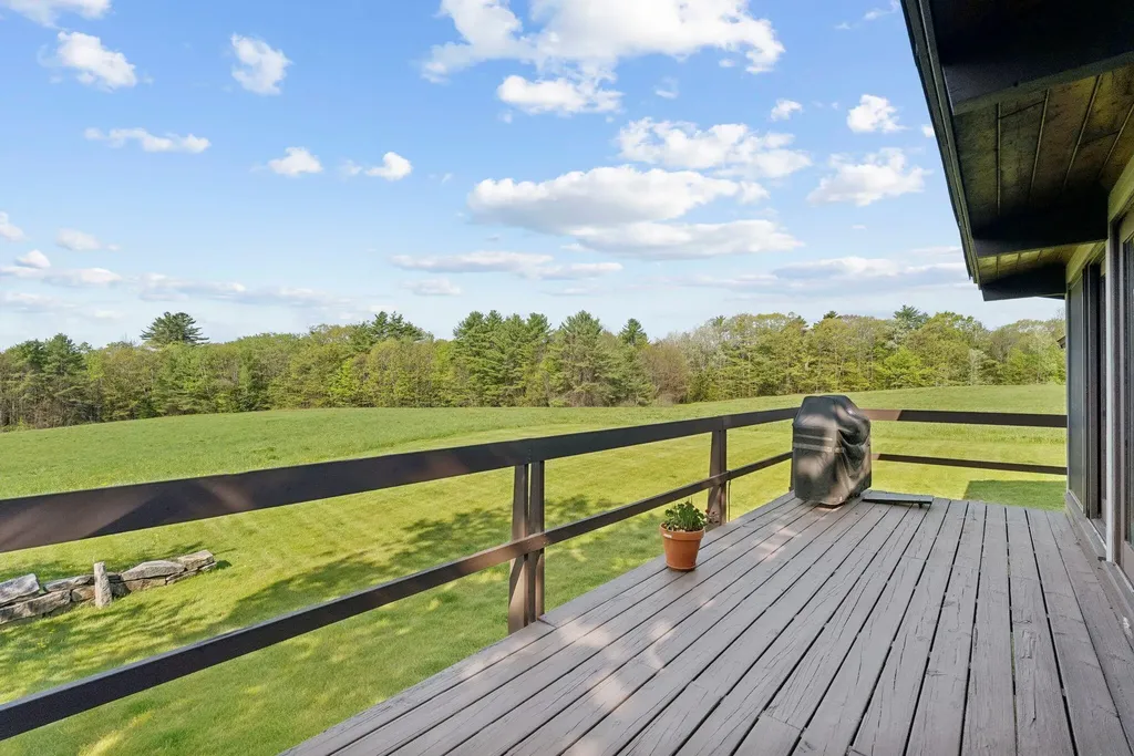 98 Field Road Falmouth ME 04105