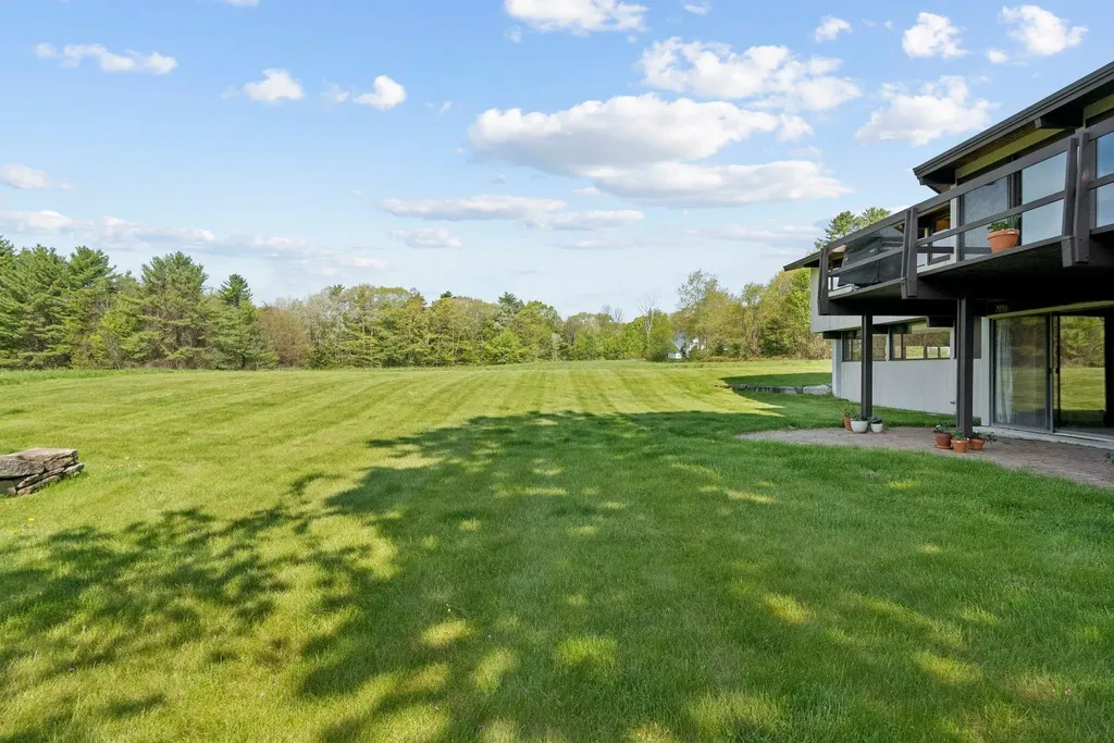 98 Field Road Falmouth ME 04105