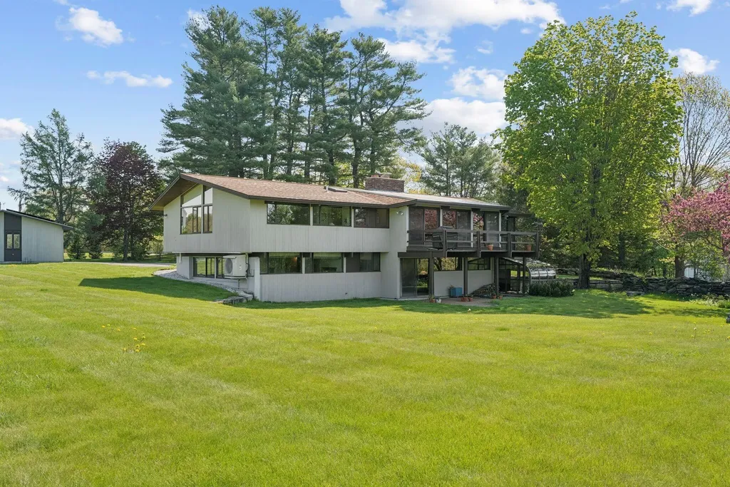 98 Field Road Falmouth ME 04105