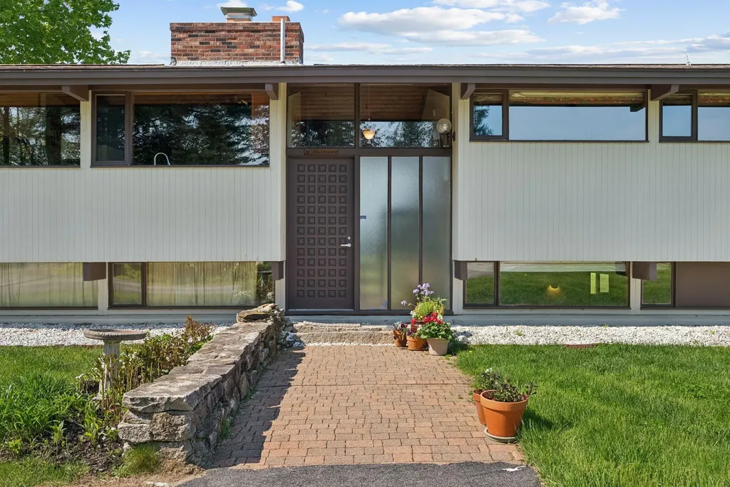 98 Field Road Falmouth ME 04105