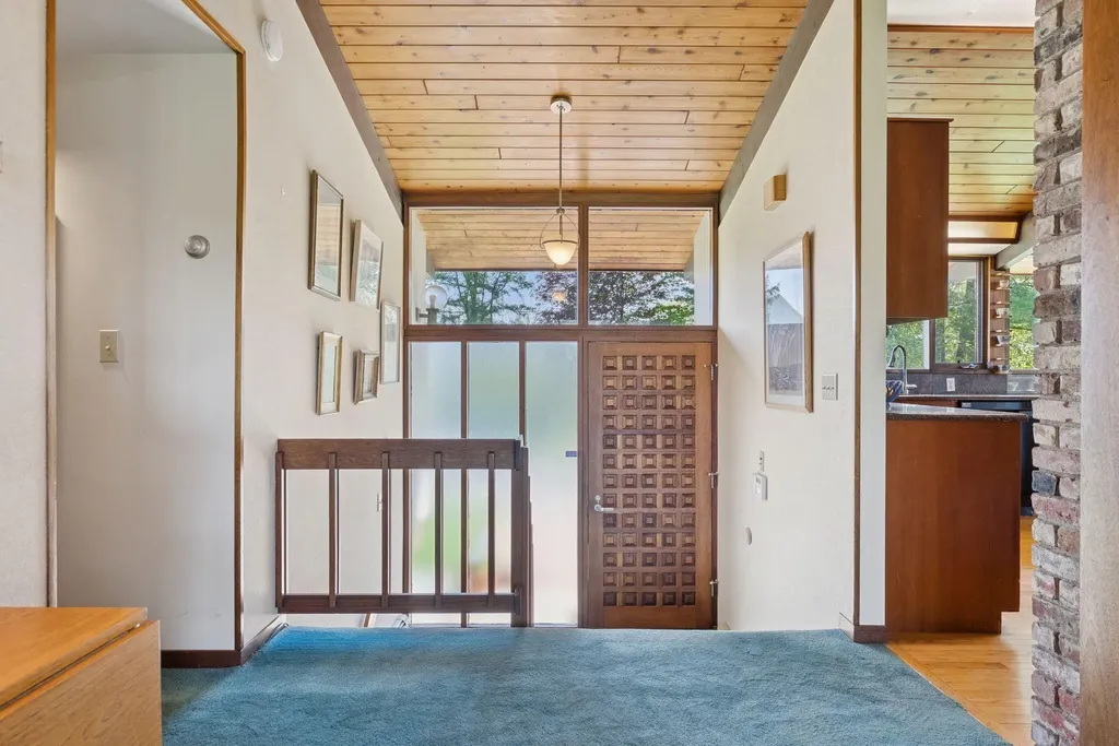 98 Field Road Falmouth ME 04105