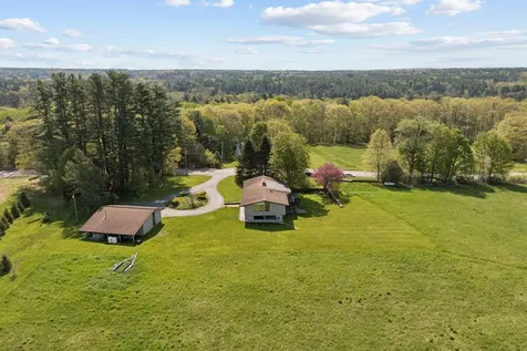 98 Field Road Falmouth ME 04105