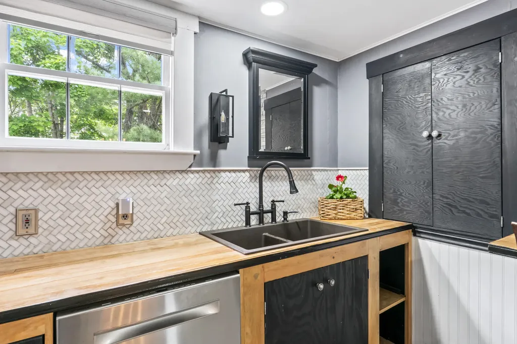 56 Federal Street Wiscasset ME 04578