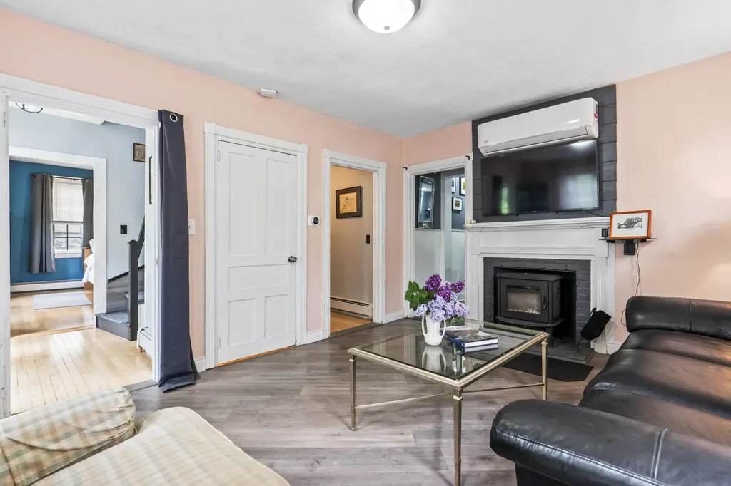 56 Federal Street Wiscasset ME 04578