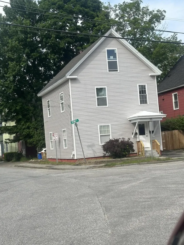 35 Pine Street Auburn ME 04210