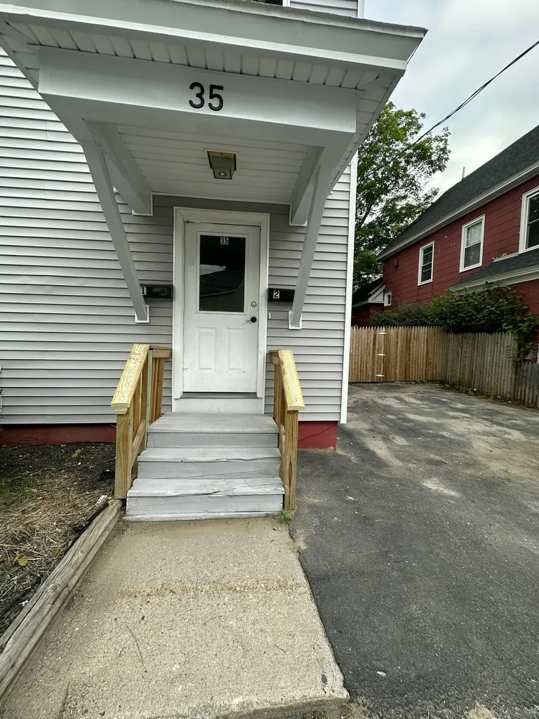 35 Pine Street Auburn ME 04210