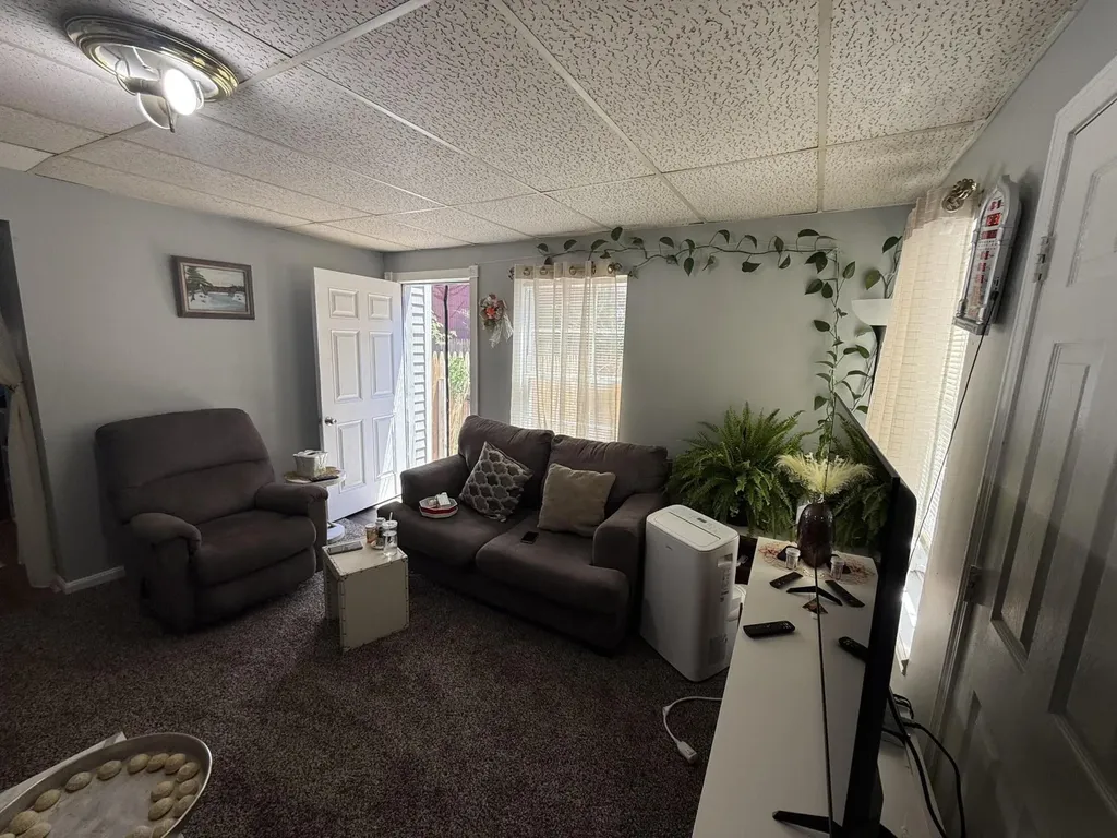 35 Pine Street Auburn ME 04210