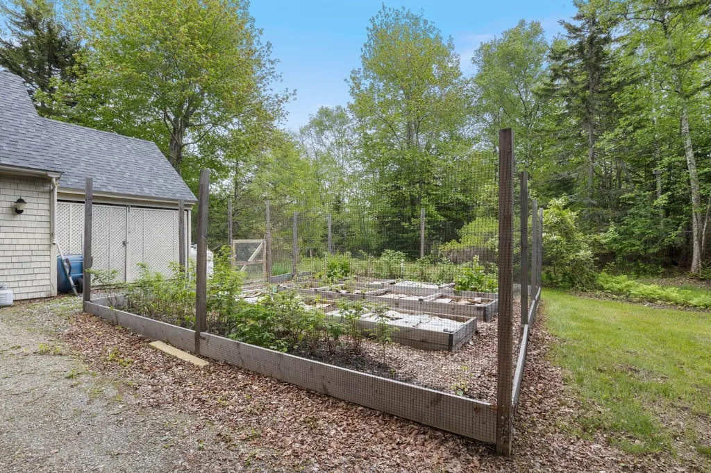 15 Earthly Heaven Lane Saint George ME 04860