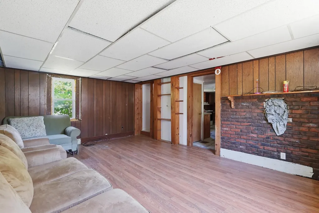 66 Farmington Road Strong ME 04983