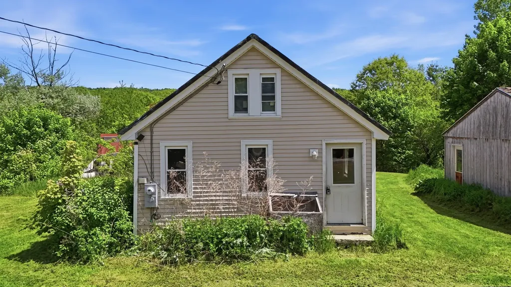 66 Farmington Road Strong ME 04983