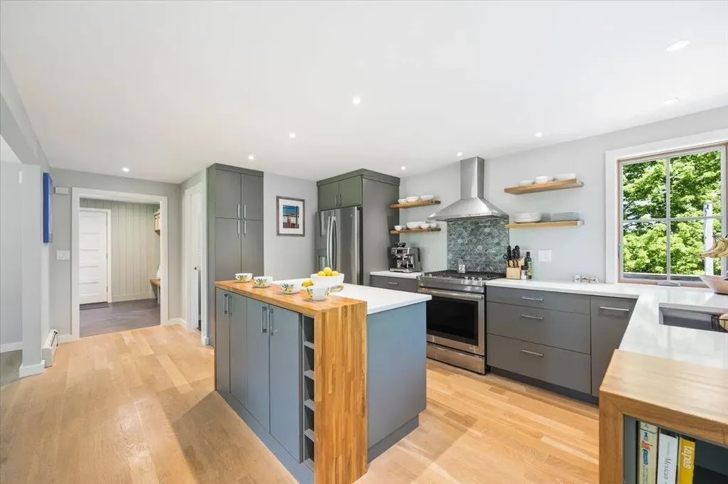 7 Breezy Hill Lane Falmouth ME 04105
