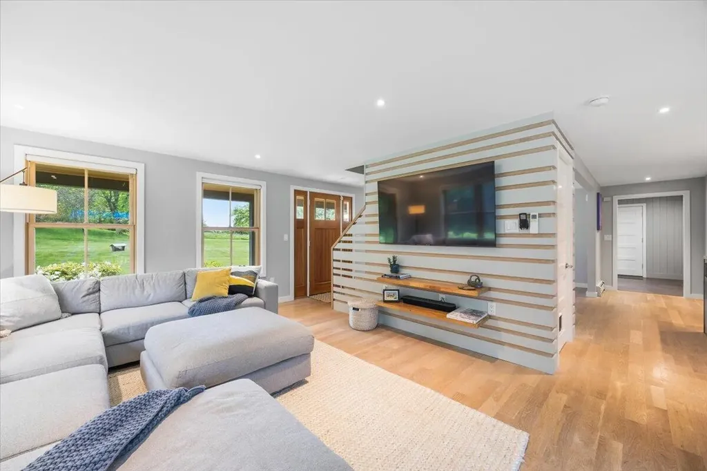 7 Breezy Hill Lane Falmouth ME 04105