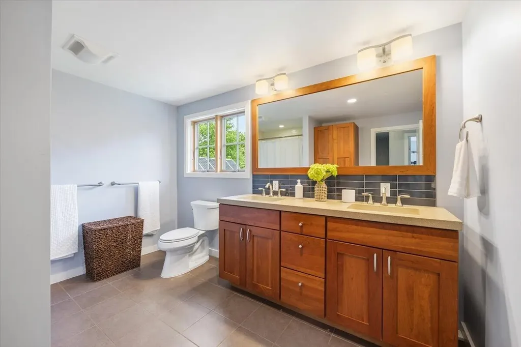 7 Breezy Hill Lane Falmouth ME 04105