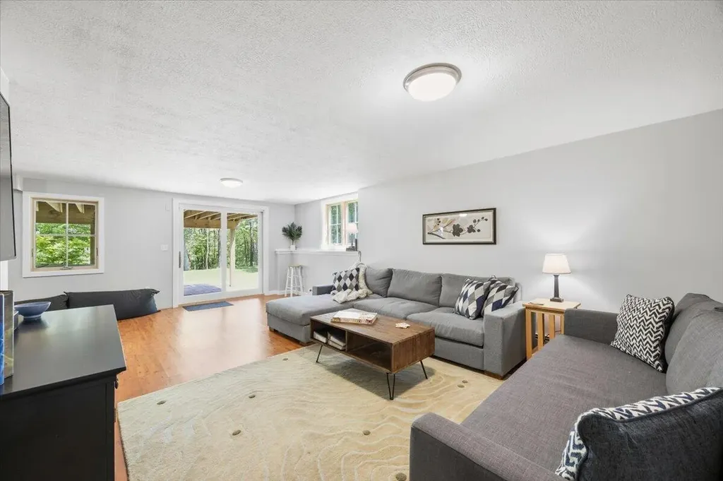 7 Breezy Hill Lane Falmouth ME 04105