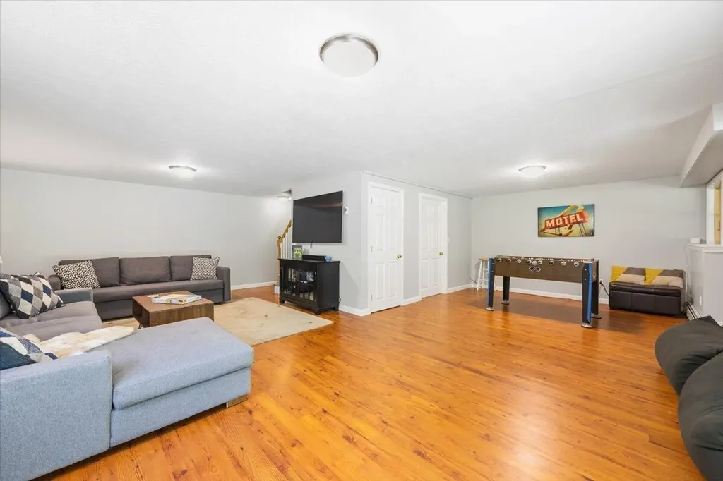 7 Breezy Hill Lane Falmouth ME 04105