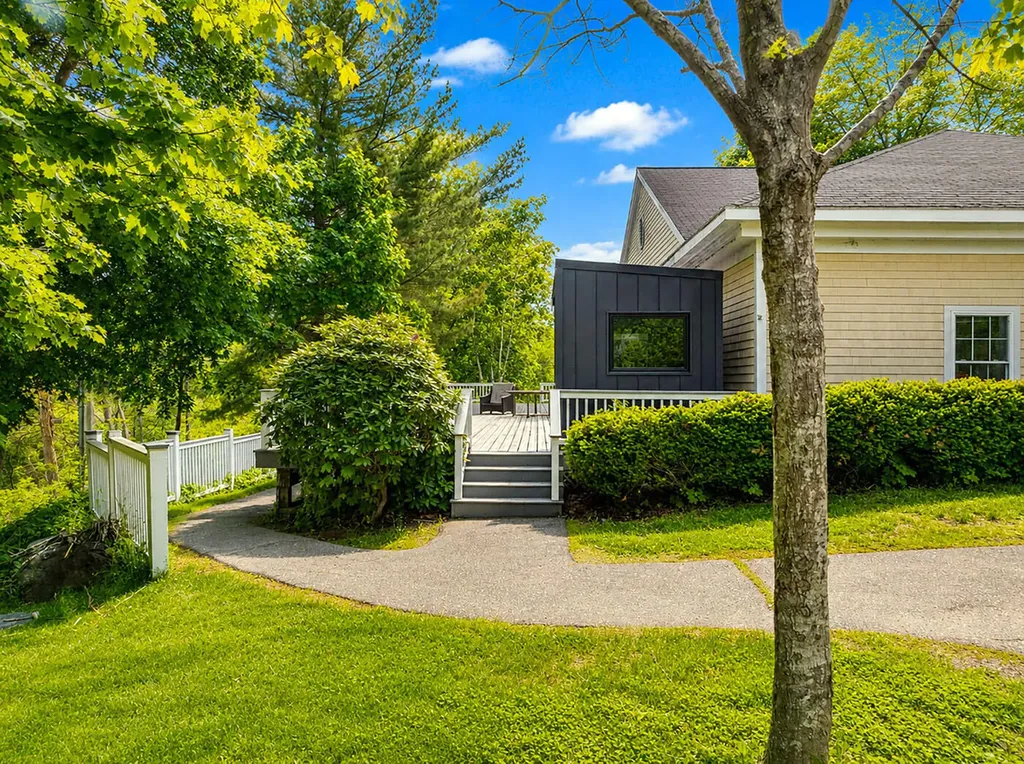 10 Knowlton Street Camden ME 04843