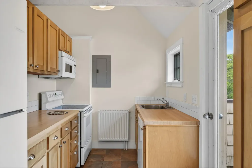 526 Belfast Road Camden ME 04843