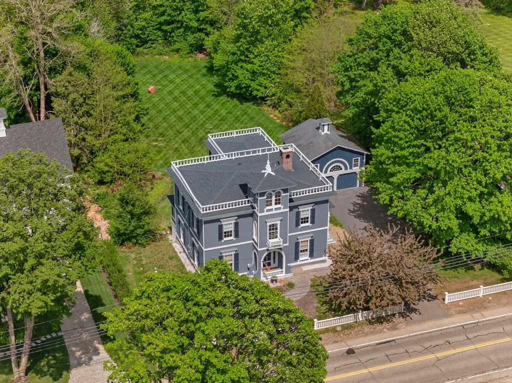 32 Summer Street Kennebunk ME 04043