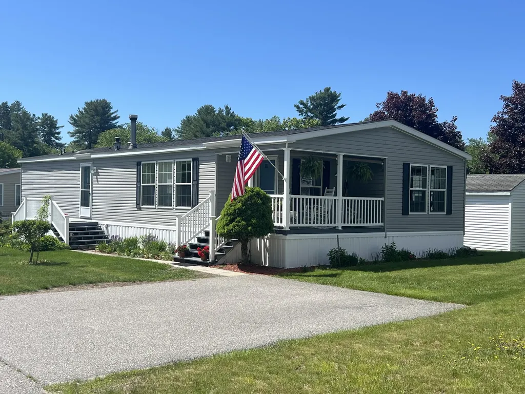 20 Town And Country Drive Lisbon ME 04250