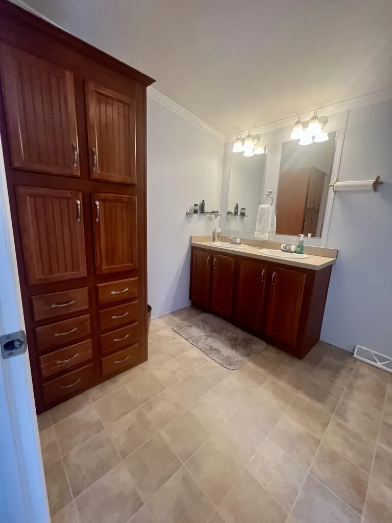 20 Town And Country Drive Lisbon ME 04250